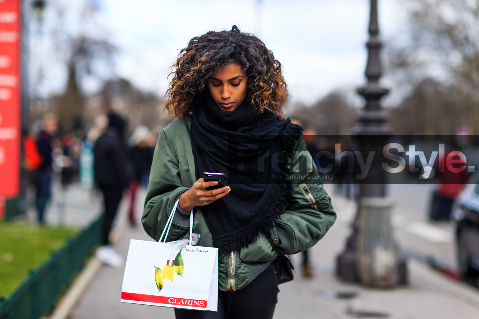 atmosphere details, AUTUMN WINTER 2016-2017, AW 16-17, black pants, black scarf, bomber jacket, curly hair, detail, FALL WINTER 2016-2017, fashion week, frenchystyle, FW, FW 16-17, green jacket, horizontal, imaan hamman, jonathan paciullo, kaki jacket, leather pants, model, PARIS, PFW, street style