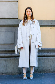 AUTUMN WINTER 2017-2018, AW 17-18, earrings, FALL WINTER 2017-2018, fashion week, frenchystyle, full length, FW, FW 17-18, giorgia tordini, grey shoes, jonathan paciullo, leather shoes, MFW, MILAN, street style, tone on tone, total look white, trench coat, vertical, white coat, white pants, white sweater