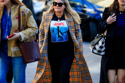 beige coat, black sweater, checked, graphic jacket, necklace, plaid, printed jacket, printed sweater, sunglasses, tartan, trousers, fashion week, frenchystyle, FW, jonathan paciullo, street style, PFW, PARIS, AUTUMN WINTER 2019-2020, AW 19-20, FALL WINTER 2019-2020, FW 19-20, horizontal, atmosphere details, detail