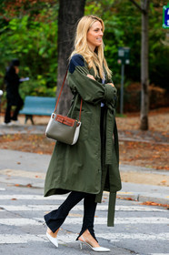 kaki trench coat, loewe bag, kaki leather bag, black pants, flare pants, white leather shoes, sling back shoes, kitten heels shoes, brown leather bag, fashion week, frenchystyle, FW, jonathan paciullo, street style, SPRING SUMMER 2020, SS 20, PFW, PARIS, vertical, full length