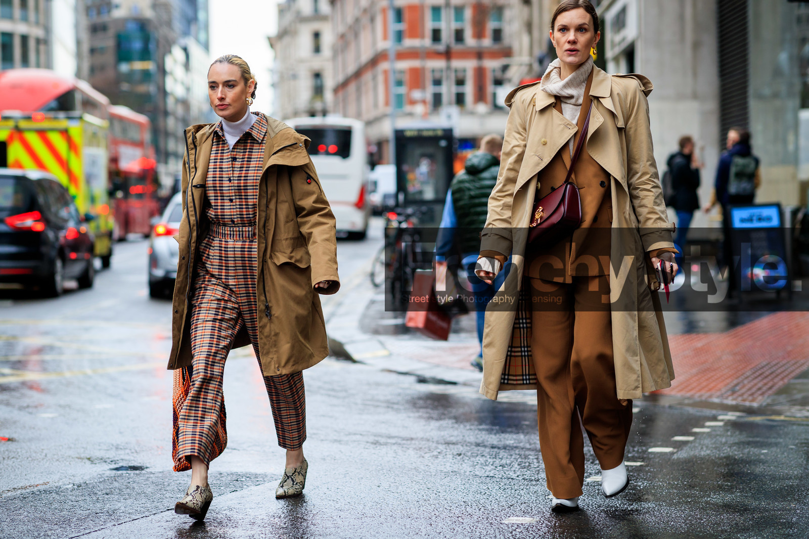 animal print, beige coat, bordeaux, brown coat, brown jumpsuit, burgundy, camel jacket, camel pants, camel suit, checked, earrings, flora macdonald johnston, graphic pants, grey shoes, high heels, jo ellison, leather bag, leather shoes, orange bag, orange jumpsuit, plaid, printed pants, red bag, snake print, trousers, turtleneck sweater, white shoes, white sweater, LONDON, LFW, fashion week, frenchystyle, FW, jonathan paciullo, street style, AUTUMN WINTER 2019-2020, AW 19-20, FW 19-20, FALL WINTER 2019-2020, horizontal, atmosphere details, full length