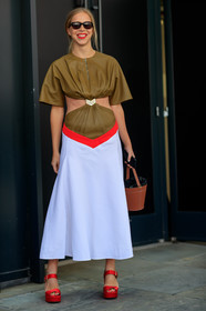 brown bag, chloe king, fashion week, frenchystyle, full length, FW, graphic dress, high heels, jonathan paciullo, leather bag, leather dress, leather shoes, NEW YORK, NYFW, patchwork, red lips, red shoes, SPRING SUMMER 2018, SS 18, street style, sunglasses, vertical