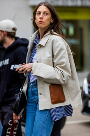 loewe, jacket, beige, denim, jeans, shirt, blue navy, stripes, white, fashion week, frenchystyle, FW, jonathan paciullo, street style, SPRING SUMMER 2022, SS 22, LFW, LONDON, vertical, atmosphere details, detail