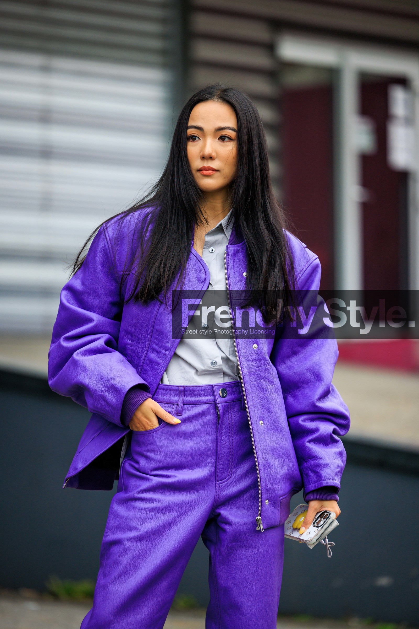 longhair, purple suit, purple total look, leather jacket, leathe rpants, grey shirt, coperni, yoyo cao, street style, jonathan paciullo, FW, frenchystyle, fashion week, AUTUMN WINTER 2022-2023, FALL WINTER 2022_2023, FW 22-23, PFW, PARIS, vertical, detail
