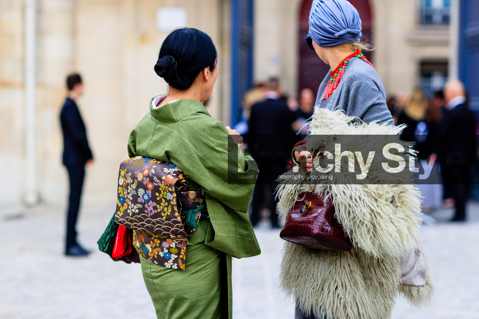 atmosphere details, back detail, bordeaux, burgundy, detail, fashion week, frenchystyle, Fur coat, FW, green kimono, grey dress, horizontal, japanese print, jonathan paciullo, kimono, kimono vest, knit dress, leather bag, necklace, PARIS, PFW, red bag, SPRING SUMMER 2017, SS 17, street style, turban, white fur