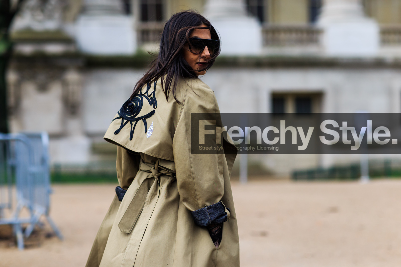 atmosphere details, AUTUMN WINTER 2016-2017, AW 16-17, back detail, beige coat, detail, FALL WINTER 2016-2017, fashion week, frenchystyle, FW, FW 16-17, horizontal, jonathan paciullo, nausheen shah, PARIS, PFW, printed coat, street style, sunglasses, trench coat