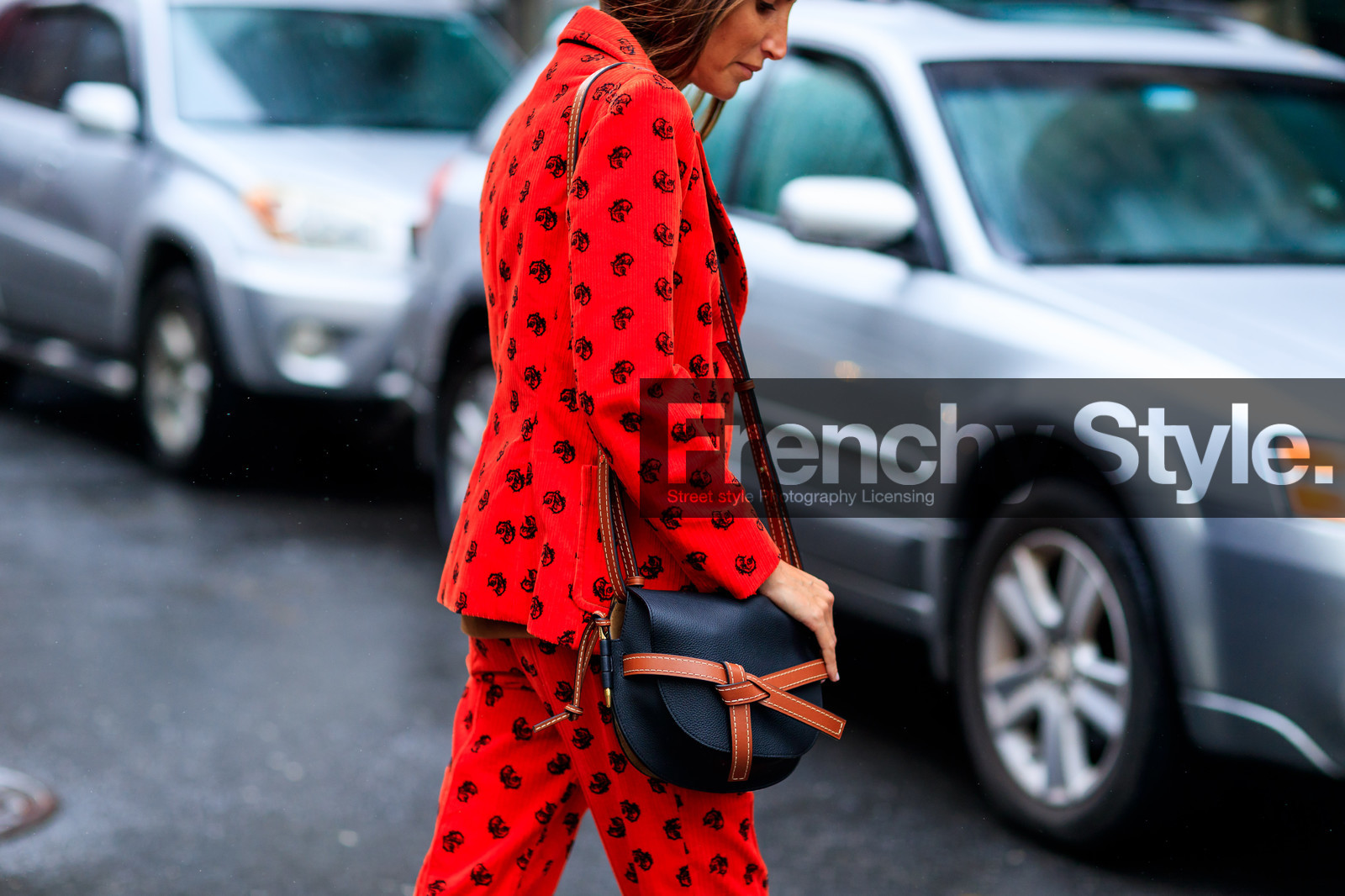 black bag, chloe loulou de saison, graphic jacket, graphic pants, leather bag, loewe, printed jacket, printed pants, red jacket, red pants, red suit, trousers, street style, jonathan paciullo, FW, frenchystyle, fashion week, NYFW, NEW YORK, SPRING SUMMER 2019, SS 19, atmosphere details, horizontal, detail