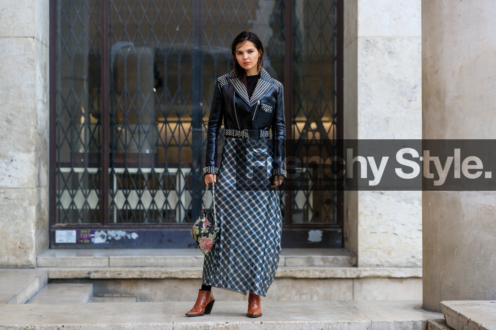 doina ciobanu, low boots, low cowboy boots, paco rabanne bag, paco rabanne earrings, paco rabanne look, paco rabanne skirt, paco rabanne jacket, paco rabanne boots, black leather perfecto, studs perfecto, cropped jacket, cropped perfecto, long skirt, metalic skirt, checked skirt, split skirt, brown leather boots, floral printed bag, metalic bag, silvered bag, silvered skirt, black tights, golden earrings, dangling earrings, fashion week, frenchystyle, FW, jonathan paciullo, street style, SPRING SUMMER 2020, SS 20, PFW, PARIS, horizontal, atmosphere details, full length