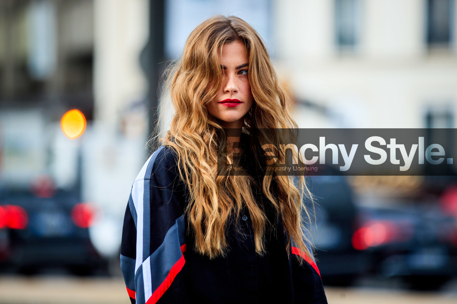 clara berry, black shirt, black jacket, black t-shirt, striped shirt, striped jacket, red lipstick, grey shirt, red shirt, fashion week, frenchystyle, FW, jonathan paciullo, street style, PFW, PARIS, SPRING SUMMER 2021, SS 21, horizontal, atmosphere details, detail