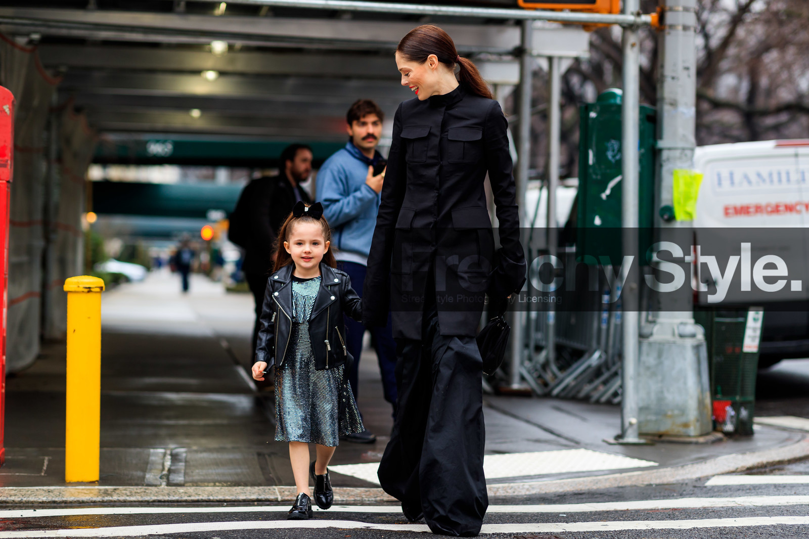 model, coco, coco rocha, black jacket, black pants, multi pocket jacket, long jacket, loose pants, fashion week, frenchystyle, FW, jonathan paciullo, street style, NYFW, NEW YORK, AUTUMN WINTER 2020-2021, FALL WINTER 2020-2021, FW 20-21, horizontal, atmosphere details, full length