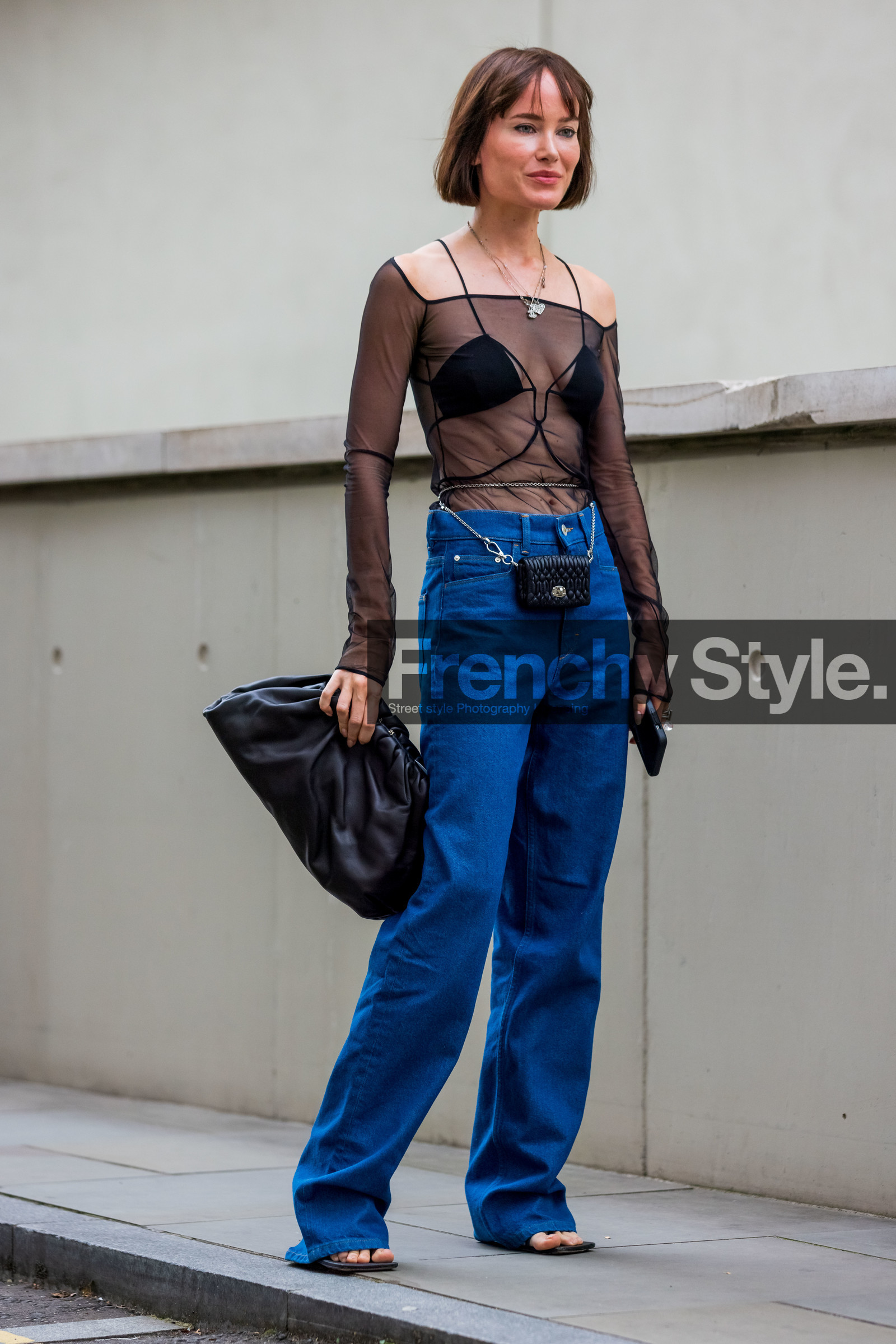 Julia Hobbs, clutch, mini bag, denim, heeled sandals, handbag, jeans, top, nensi dojaka, necklace, fashion week, frenchystyle, FW, jonathan paciullo, street style, SPRING SUMMER 2022, SS 22, LFW, LONDON, vertical, full length