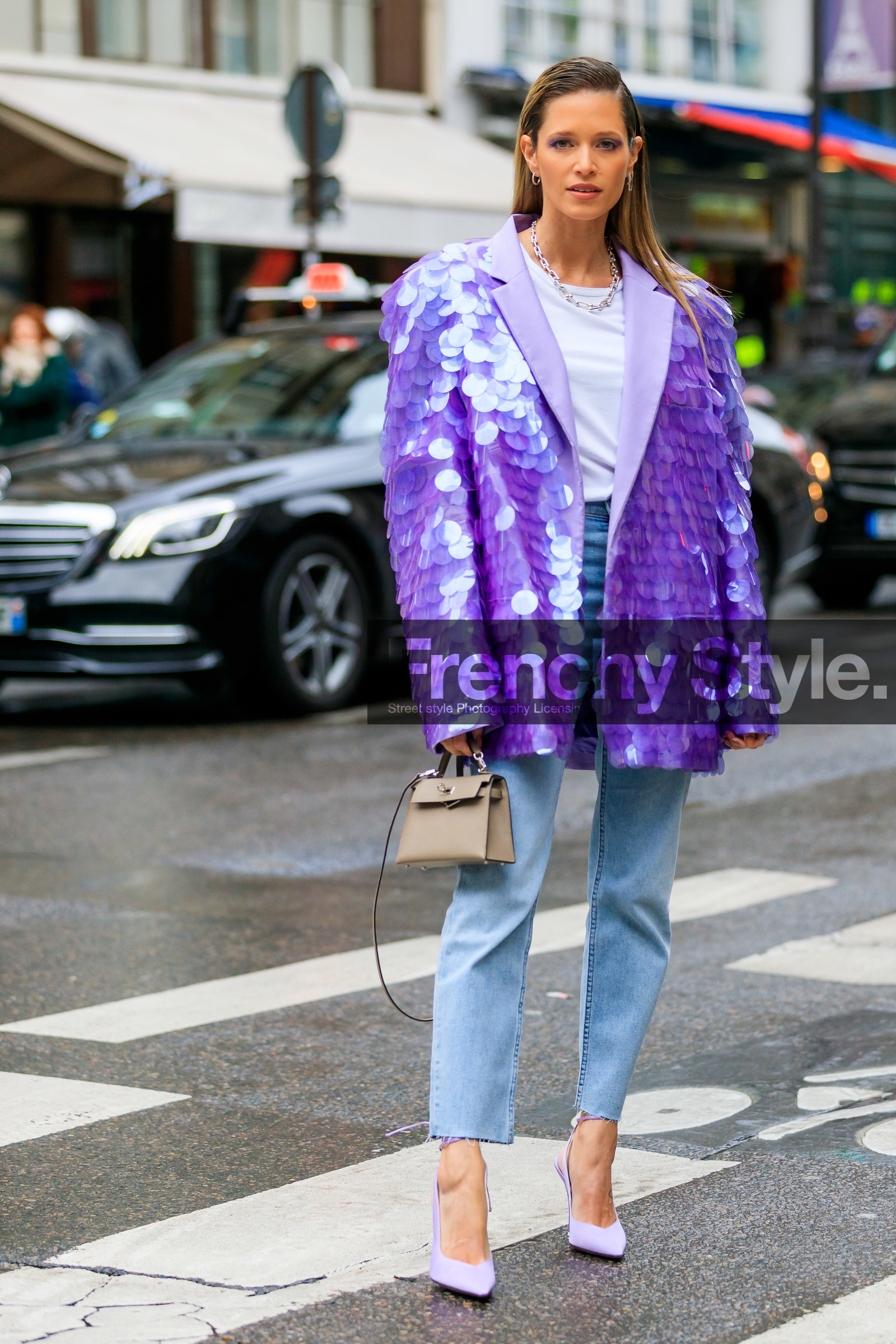 helena bordon, lilac jacket, lilac shoes, lilac eyeshadows, sequins jacket, oversize jacket, satin shoes, sharp end shoes, pump, light blue jeans, white t-shirt, beige leather bag, hermes bag, mini bag, hand bag, silvered necklace, big chain necklace, fashion week, frenchystyle, FW, jonathan paciullo, street style, PFW, PARIS, vertical, full length