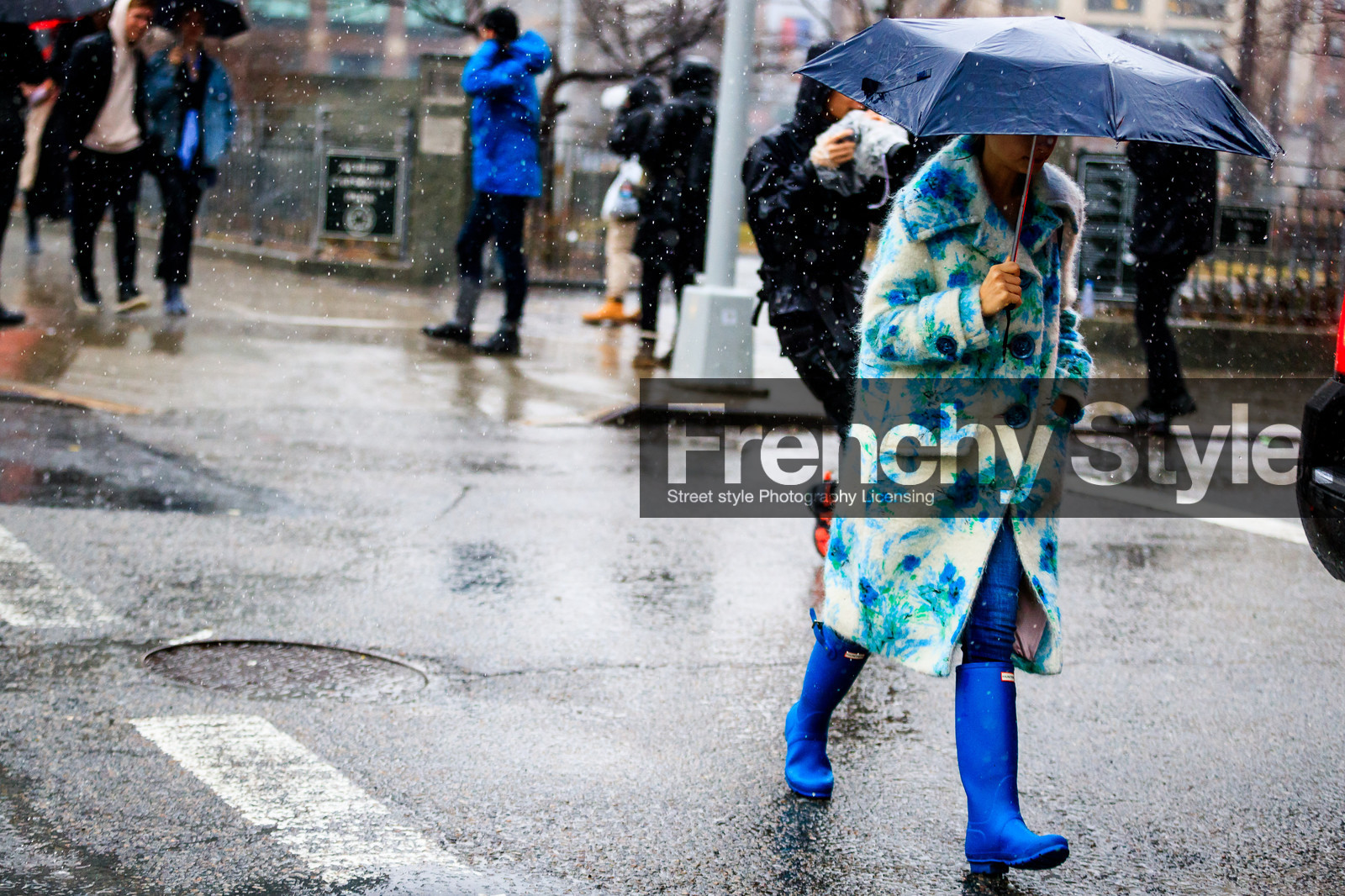 blue boots, blue coat, blue denim, denim pants, floral, flowers, graphic jacket, jeans, leather shoes, printed coat, printed jacket, rain boots, trousers, umbrella, white coat, street style, jonathan paciullo, FW, frenchystyle, fashion week, NYFW, NEW YORK, AUTUMN WINTER 2018-2019, AW 18-19, FALL WINTER 2018-2019, FW 18-19, atmosphere details, horizontal, full length, jenny walton