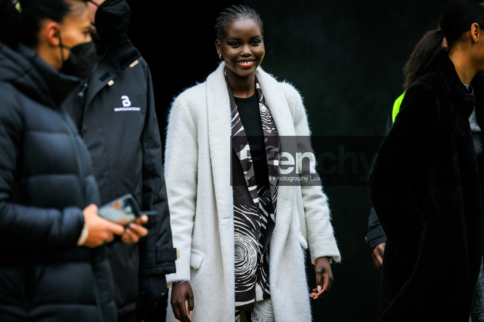 model, white coat, printed blazer, braids, black top, black and white blazer, fashion week, frenchystyle, FW, jonathan paciullo, street style, PARIS, PFW, SPRING SUMMER 2022, SS 22, atmosphere details, detail, horizontal