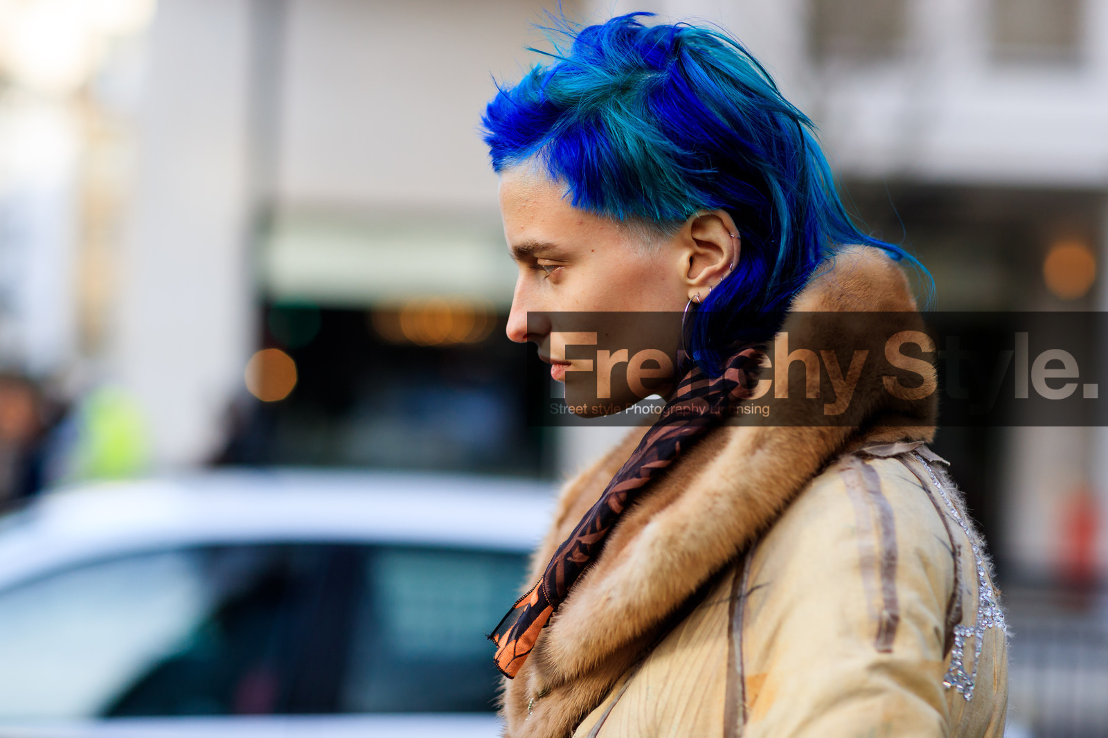 beige coat, blue hair, brown scarf, dyed hair, leather jacket, printed scarf, shearling, fashion week, frenchystyle, FW, jonathan paciullo, street style, LFW, LONDON, AUTUMN WINTER 2018-2019, AW 18-19, FALL WINTER 2018-2019, FW 18-19, horizontal, atmosphere details, detail, portrait, model