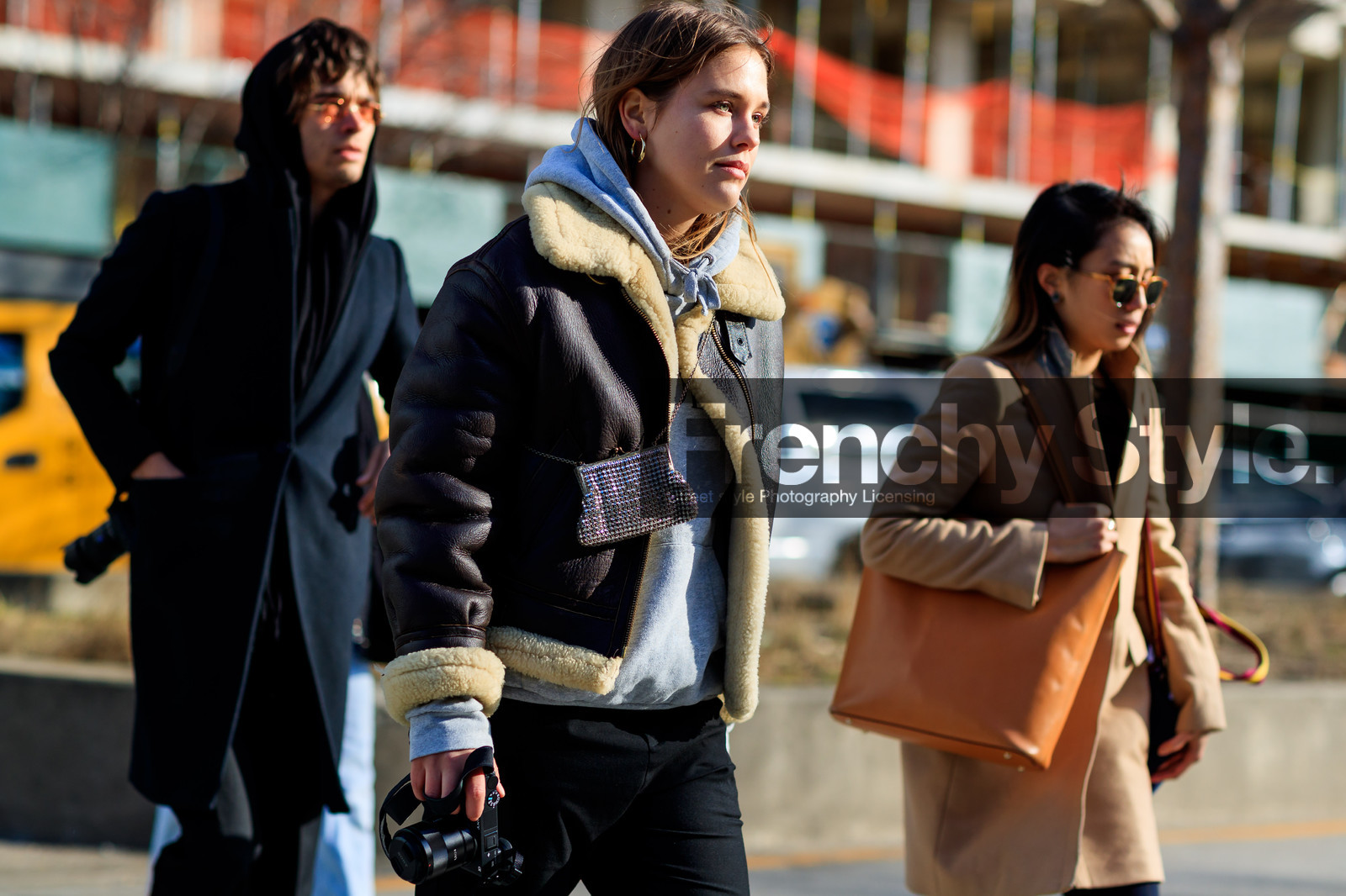 black pants, brown jacket, earrings, fur collar, grey sweater, hoodie, leather bag, leather jacket, mini bag, shearling, shiny bag, silver bag, sunglasses, trousers, street style, jonathan paciullo, FW, frenchystyle, fashion week, NYFW, NEW YORK, AUTUMN WINTER 2018-2019, AW 18-19, FALL WINTER 2018-2019, FW 18-19, atmosphere details, horizontal, detail, sabrina meijer