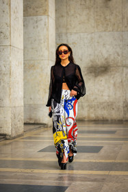 dark sunglasses, sheer top, black top, black bra, printed pants, multicolor pants, white toursers, baggy pants, high waisted pants, flower print pants, black heels, platform shoes, fashion week, frenchystyle, FW, jonathan paciullo, street style, AUTUMN WINTER 2022-2023, FALL WINTER 2022_2023, FW 22-23, PFW, PARIS, vertical, full length