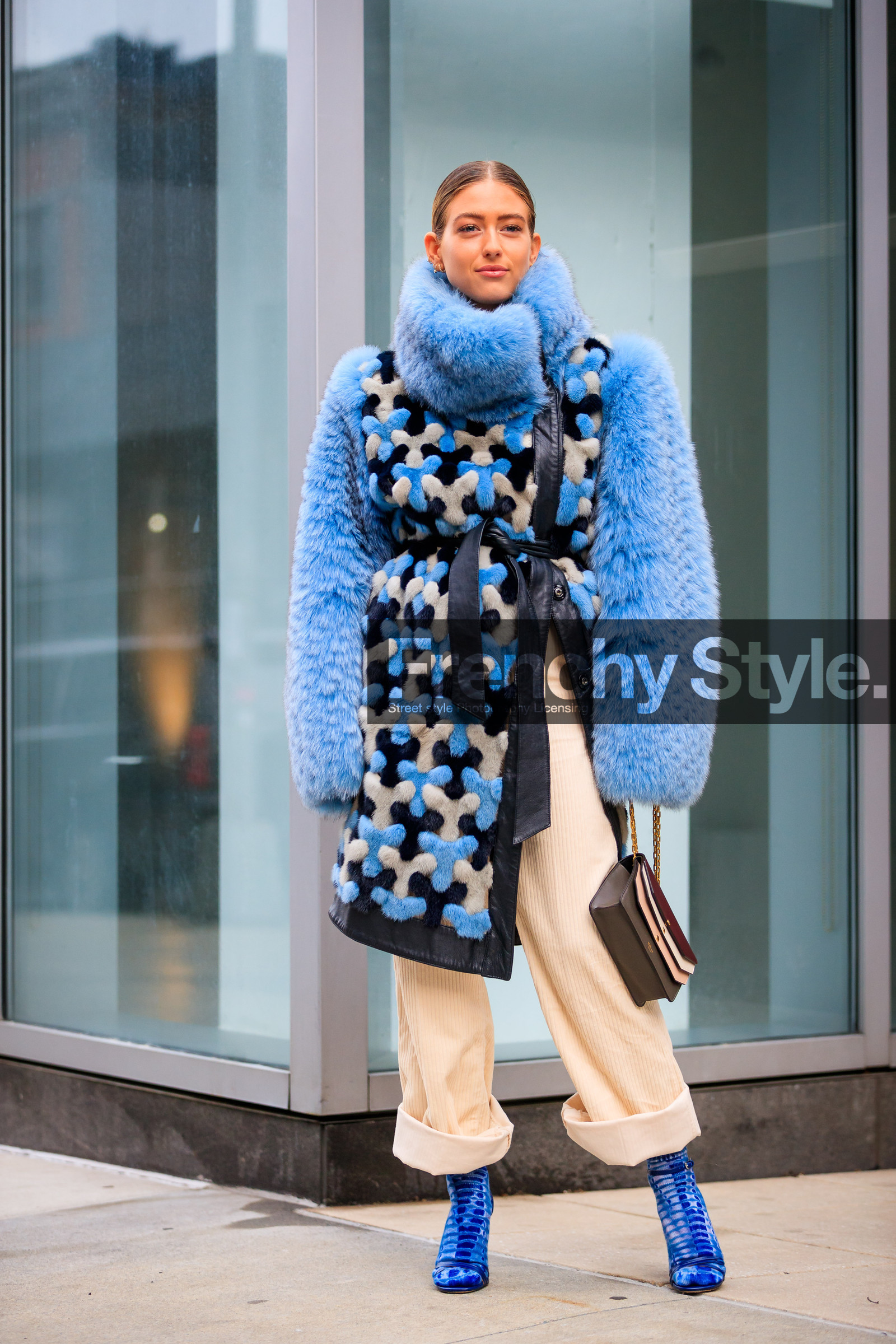 blue boots, blue fur coat, blue jacket, fur jacket, high heels, leather bag, leather shoes, mulberry, trousers, white pants, street style, jonathan paciullo, FW, frenchystyle, fashion week, NYFW, NEW YORK, AUTUMN WINTER 2018-2019, AW 18-19, FALL WINTER 2018-2019, FW 18-19, vertical, full length, emili sindlev