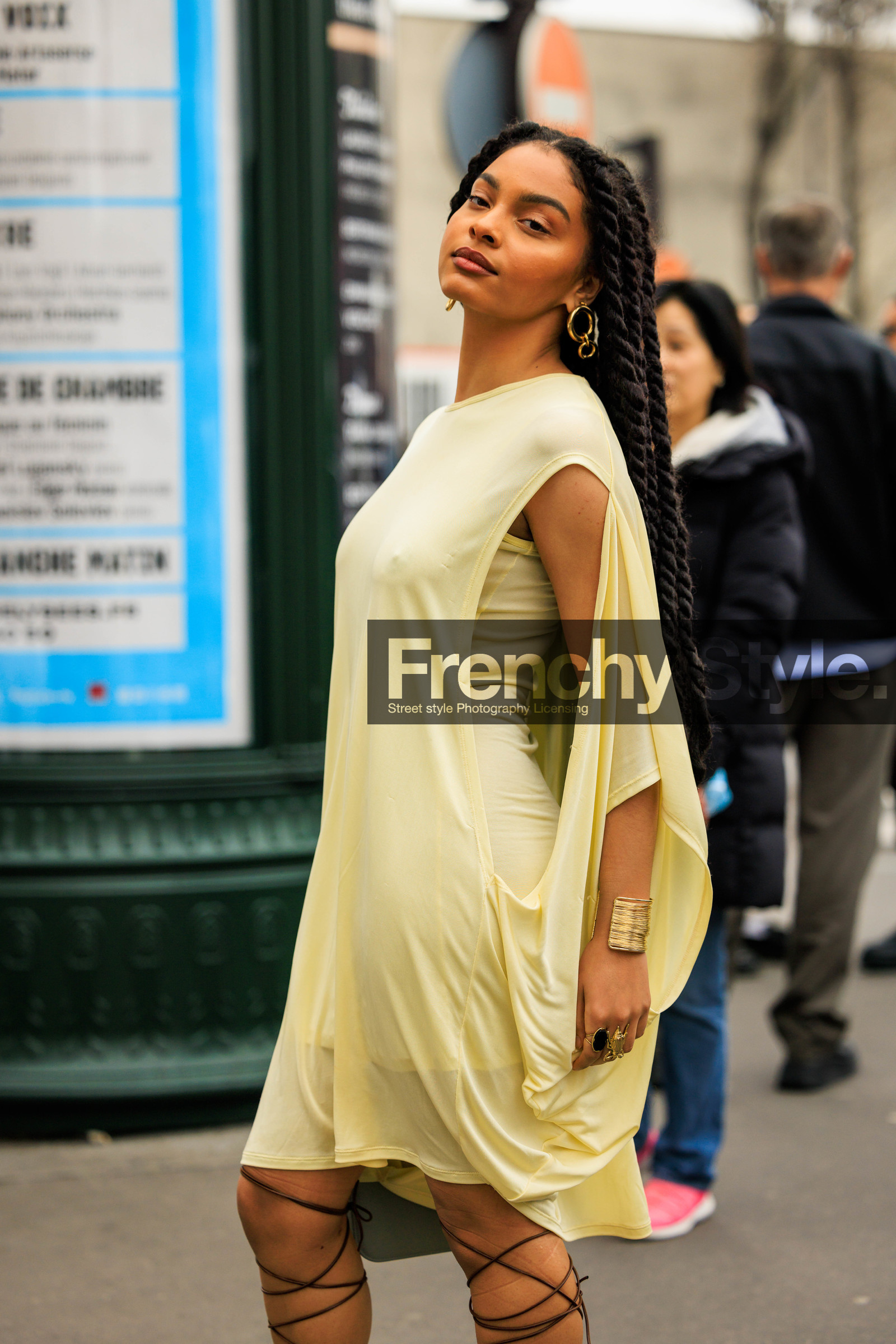 yellow dress, assymetric dress, golden bracelet, long braids, greek sandals, big earrings, golden earrings, sharon alexie, street style, jonathan paciullo, FW, frenchystyle, fashion week, AUTUMN WINTER 2022-2023, FALL WINTER 2022_2023, FW 22-23, PFW, PARIS, vertical, detail