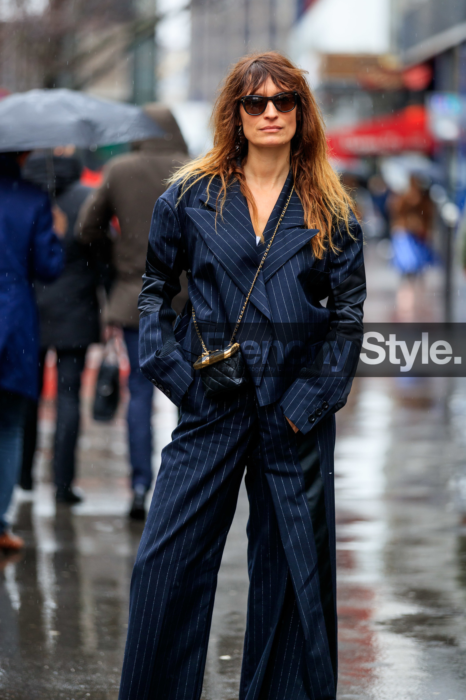caroline de maigret, navy blue jacket, navy blue pants, striped jacket, striped pants, black leather bag, crossbody bag, quilted bag, mini bag, chanel bag, stella mccartney look, fashion week, frenchystyle, FW, jonathan paciullo, street style, PFW, PARIS, vertical, full length