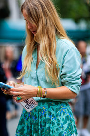 animal print, atmosphere details, bracelet, detail, fashion week, frenchystyle, FW, green shirt, green skirt, gucci, jennifer neyt, jonathan paciullo, NEW YORK, NYFW, printed skirt, rings, SPRING SUMMER 2018, SS 18, street style, vertical