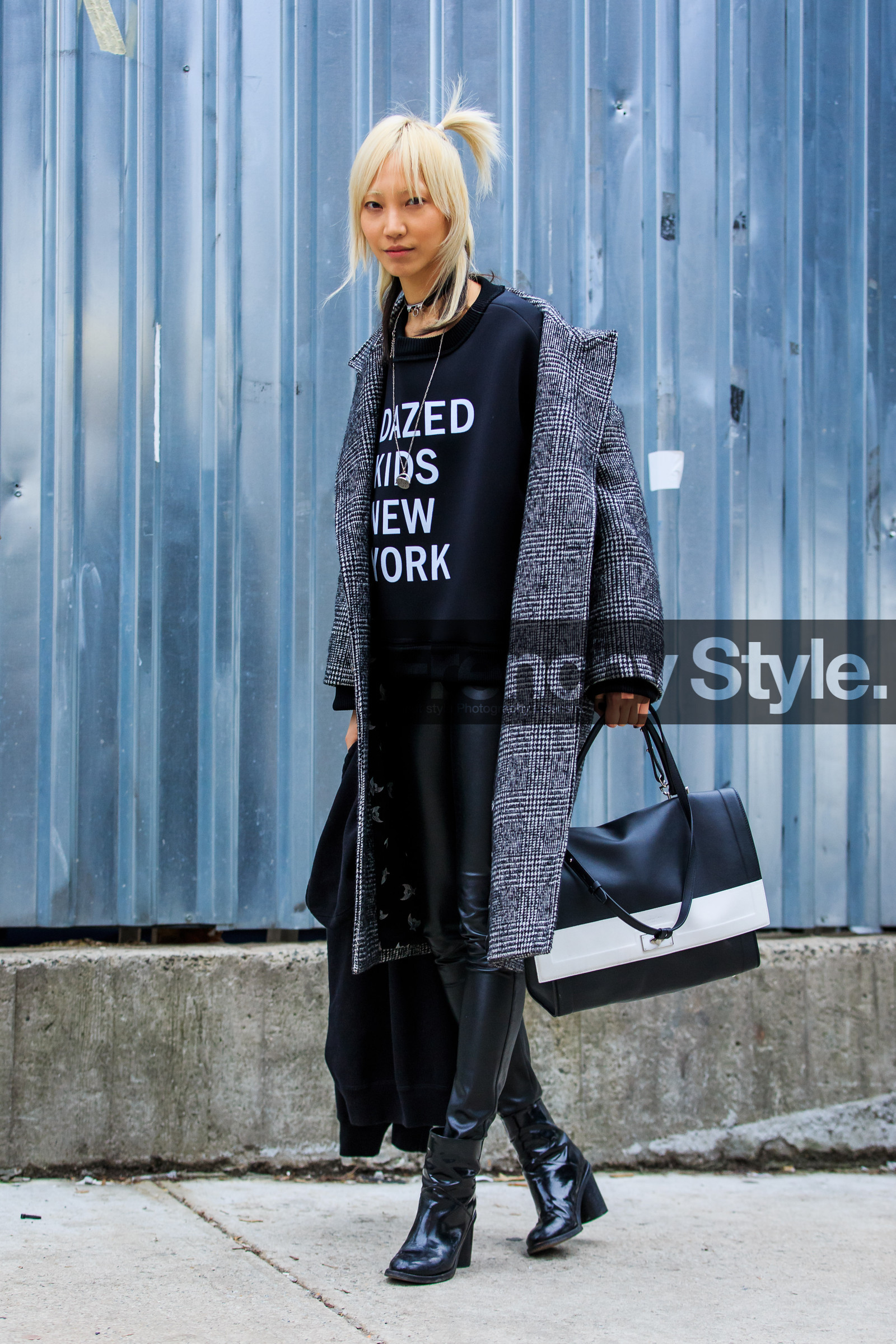 AUTUMN WINTER 2016-2017, AW 16-17, black and white bag, black boots, black jacket, black leggings, black pants, checked coat, chocker, fashion week, frenchystyle, full length, FW, FW 16-17, grey coat, high heels, hoodie, jonathan paciullo, leather bag, leather boots, leather pants, message, model, NEW YORK, NYFW, printed sweater, soo joo park, street style, trousers, varnished leather shoes, vertical, woman