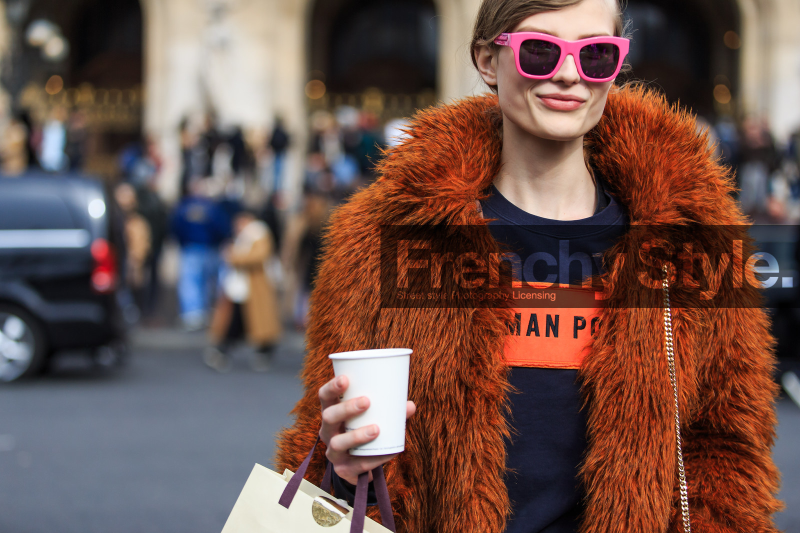 atmosphere details, AUTUMN WINTER 2016-2017, AW 16-17, black pants, black t shirt, blue bag, brown fur, brown jacket, detail, FALL WINTER 2016-2017, fashion week, frenchystyle, fun sunglasses, fur jacket, FW, FW 16-17, horizontal, jonathan paciullo, longchamp, model, PARIS, PFW, printed t shirt, stella mccartney, street style, sunglasses, trousers
