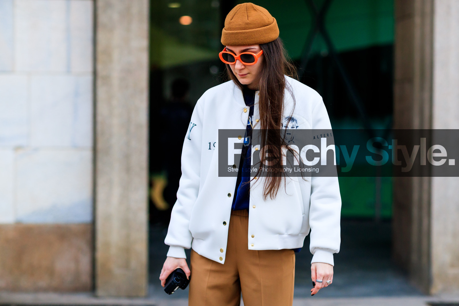 atmosphere details, AUTUMN WINTER 2017-2018, AW 17-18, brown beanie, brown pants, detail, FALL WINTER 2017-2018, fashion week, frenchystyle, fun sunglasses, FW, FW 17-18, horizontal, jonathan paciullo, MFW, MILAN, street style, sunglasses, teddy jacket, trousers, white jacket