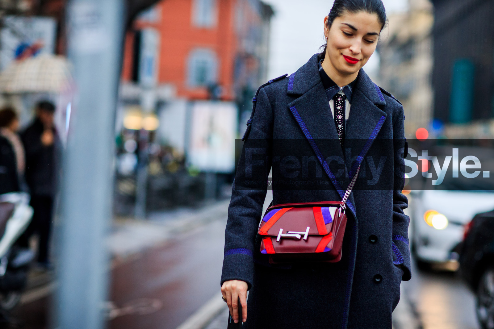 atmosphere details, AUTUMN WINTER 2016-2017, AW 16-17, black coat, detail, FALL WINTER 2016-2017, fashion week, frenchystyle, FW, FW 16-17, graphic bag, horizontal, jonathan paciullo, leather bag, LFW, LONDON, MENSWEAR, overcoat, red bag, street style