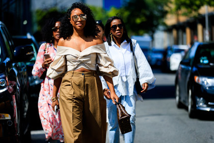 atmosphere details, beige top, brown bag, brown pants, detail, fashion week, frenchystyle, FW, graphic bag, horizontal, jonathan paciullo, leather bag, louis vuitton, monogram, NEW YORK, NYFW, printed bag, SPRING SUMMER 2018, SS 18, street style, sunglasses, trousers, wide pants