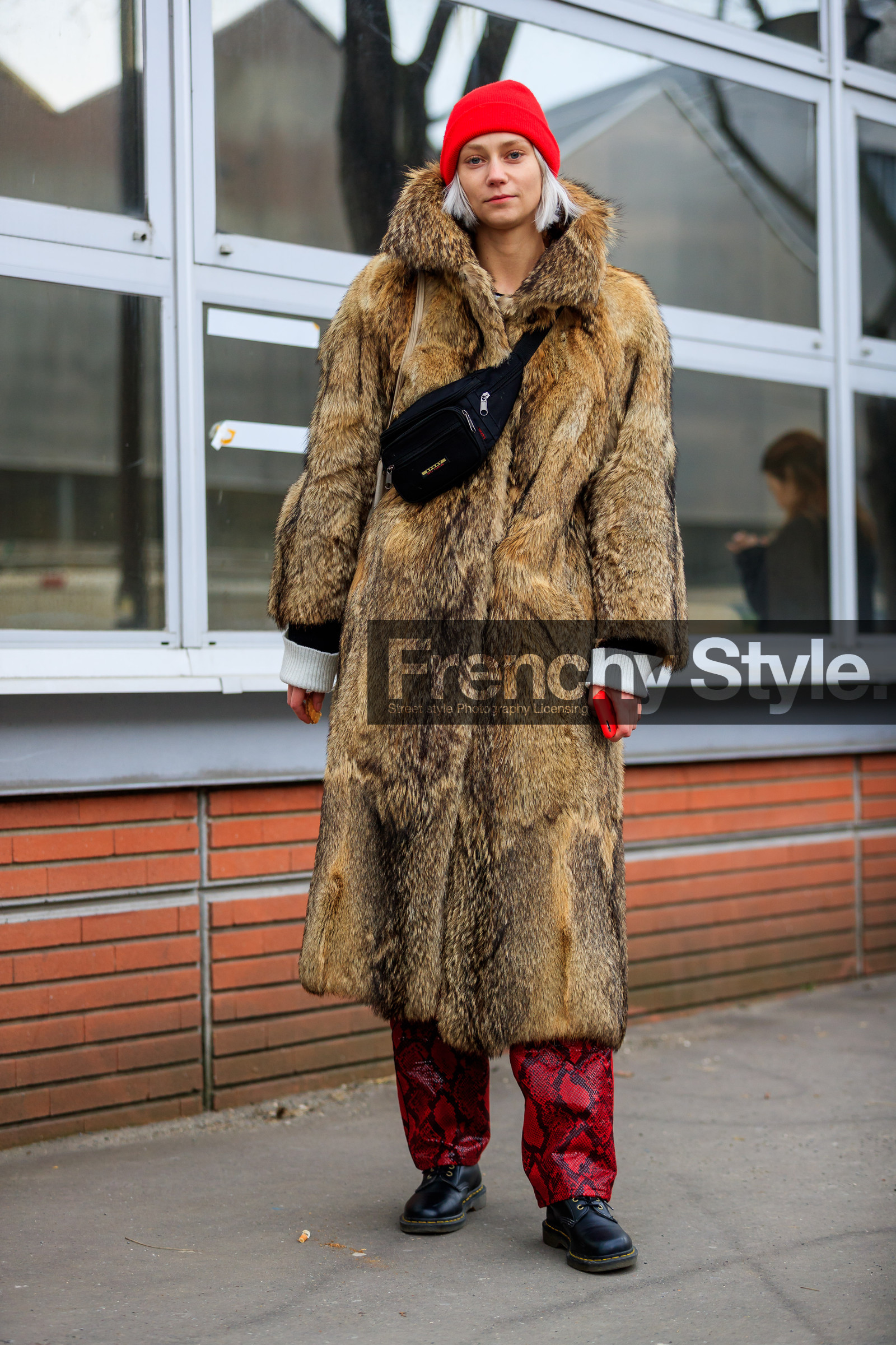 black bag, black shoes, fanny pack, Fur coat, leather bag, leather shoes, natural fur, red beanie, red pants, snake print, trousers, fashion week, frenchystyle, FW, jonathan paciullo, street style, PFW, PARIS, AUTUMN WINTER 2018-2019, FALL WINTER 2018-2019, FW 18-19, vertical, full length, model