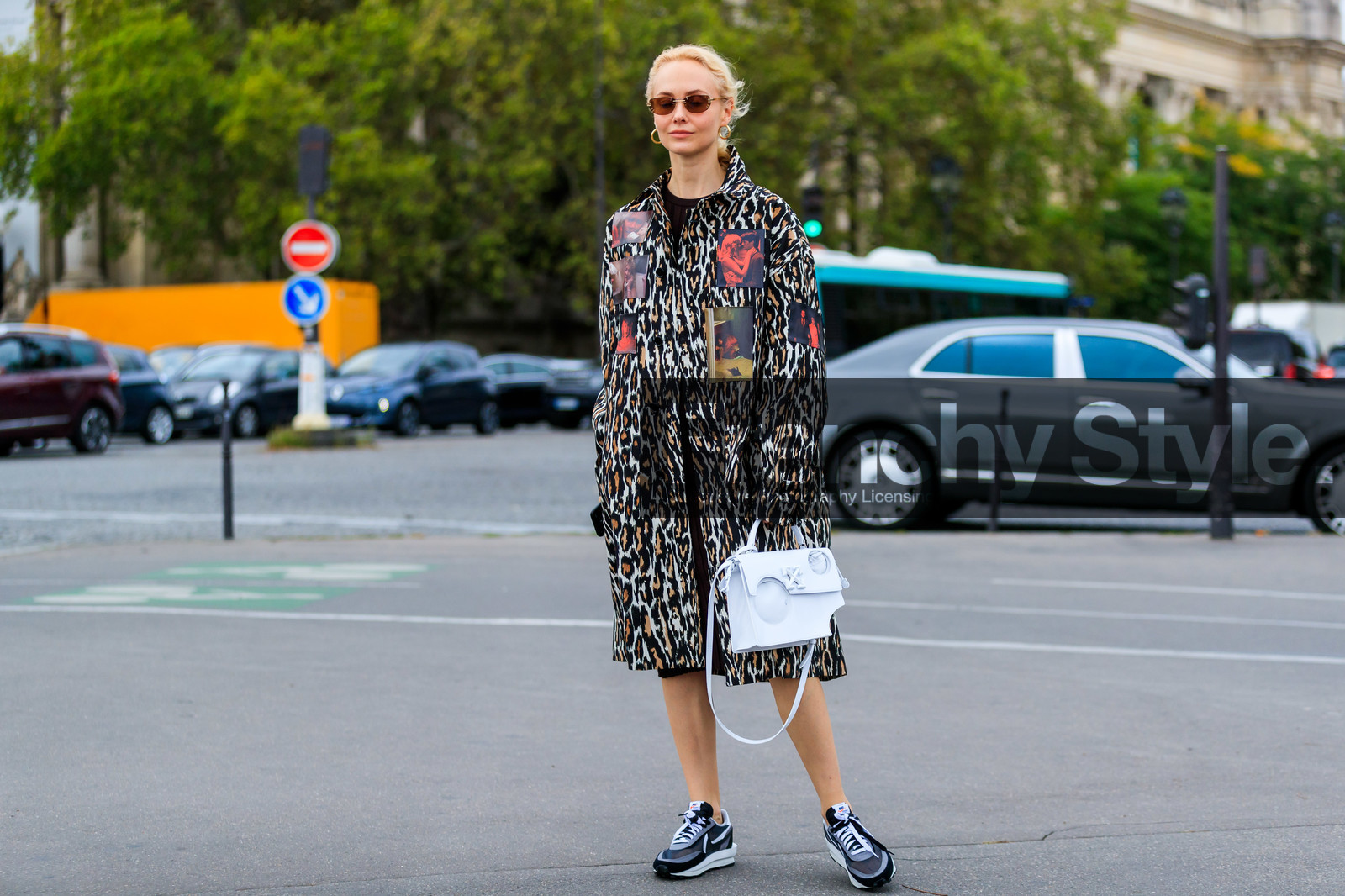 olga karput, leopard printed coat, white leather bag, off white bag, black sneackers, grey sneakers, nike shoes, sacai shoes, black coat, beige coat, fashion week, frenchystyle, FW, jonathan paciullo, street style, SPRING SUMMER 2020, SS 20, PFW, PARIS, horizontal, atmosphere details, full length