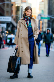 model, beige trench coat, black hoodie, black scarf, silk scarf, printed scarf, letter printed scarf, letter printed sweatshirt, letter printed hoodie, blue jeans, denim, checked scarf, black leather bag, black leather boots, shopping bag, chelsea boots, flat boots, daniela kocianova, fashion week, frenchystyle, FW, jonathan paciullo, street style, FALL WINTER 2020-2021, AUTUMN WINTER 2020-2021, FW 20-21, vertical, full length, NYFW, NEW YORK