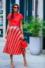 fashion week, frenchystyle, full length, FW, giovanna battaglia, high heels, jonathan paciullo, leather bag, leather shoes, metallic skirt, NEW YORK, NYFW, pleated skirt, printed skirt, red bag, red shoes, red skirt, red t shirt, SPRING SUMMER 2018, SS 18, street style, striped skirt, sunglasses, vertical