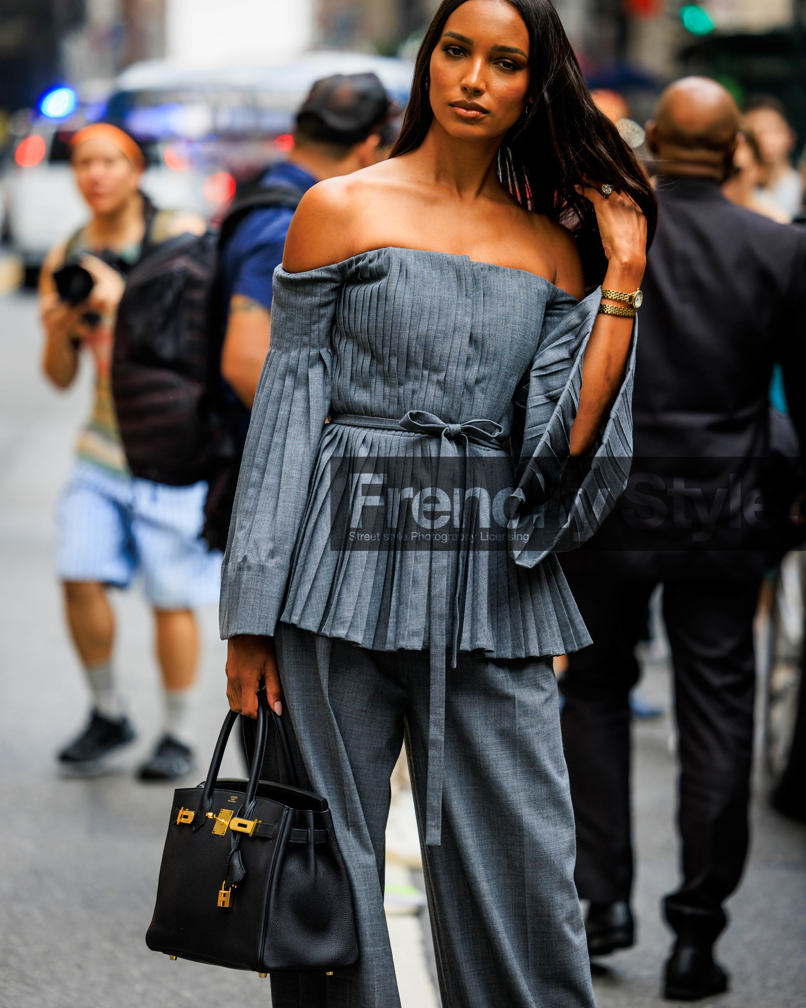 jonathan paciullo, FW, frenchystyle, fashion week, street style, vertical, detail, atmosphere details, NEW YORK, NYFW, SPRING SUMMER 2024, SS 24