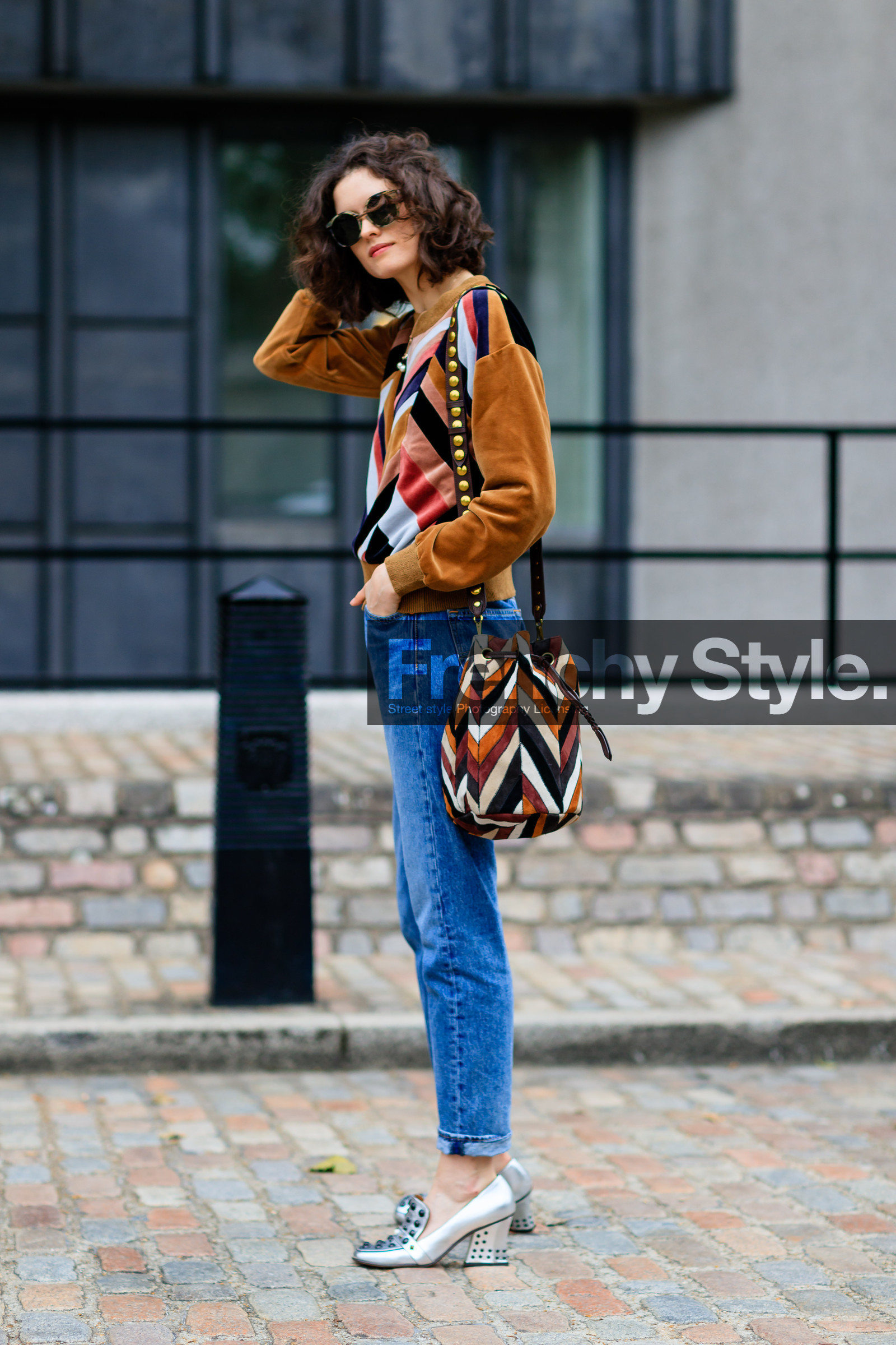 blue denim, brown bag, brown sweater, camel bag, camel sweater, denim pants, fashion week, frenchystyle, full length, FW, geometric, graphic bag, graphic sweater, jeans, jonathan paciullo, leather bag, leather shoes, LFW, LONDON, printed bag, shiny shoes, silver shoes, SPRING SUMMER 2017, SS 17, street style, striped bag, striped sweater, stripes, suede bag, suede sweater, sunglasses, trousers, vertical, woman