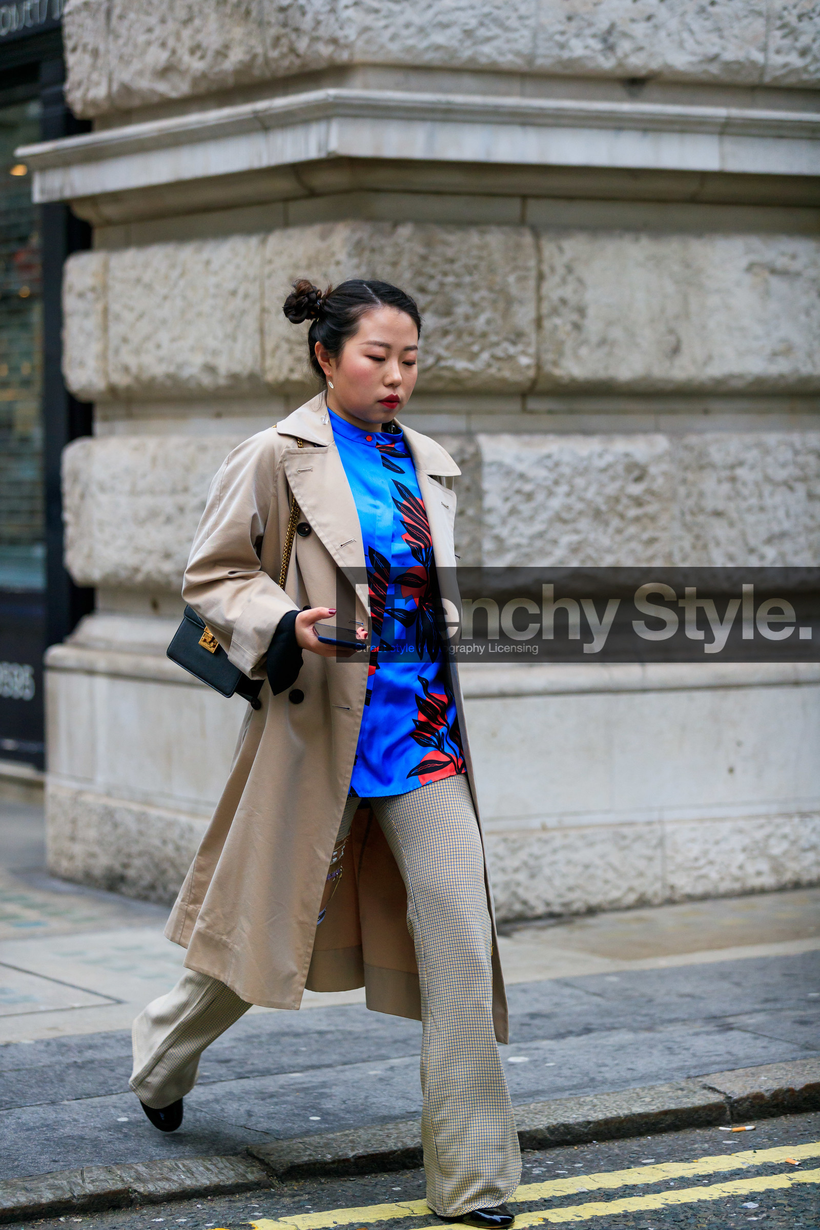 beige coat, beige pants, black bag, blue top, floral, flowers, graphic top, leather bag, printed top, trousers, street style, jonathan paciullo, FW, frenchystyle, fashion week, LFW, LONDON, AUTUMN WINTER 2019-2020, AW 19-20, FW 19-20, FALL WINTER 2019-2020, vertical, full length