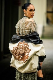 back details, printed jacket, white jacket, leather jacket, assymetric dress, sheer dress, hera pradel, street style, jonathan paciullo, FW, frenchystyle, fashion week, AUTUMN WINTER 2022-2023, FALL WINTER 2022_2023, FW 22-23, PFW, PARIS, vertical, detail