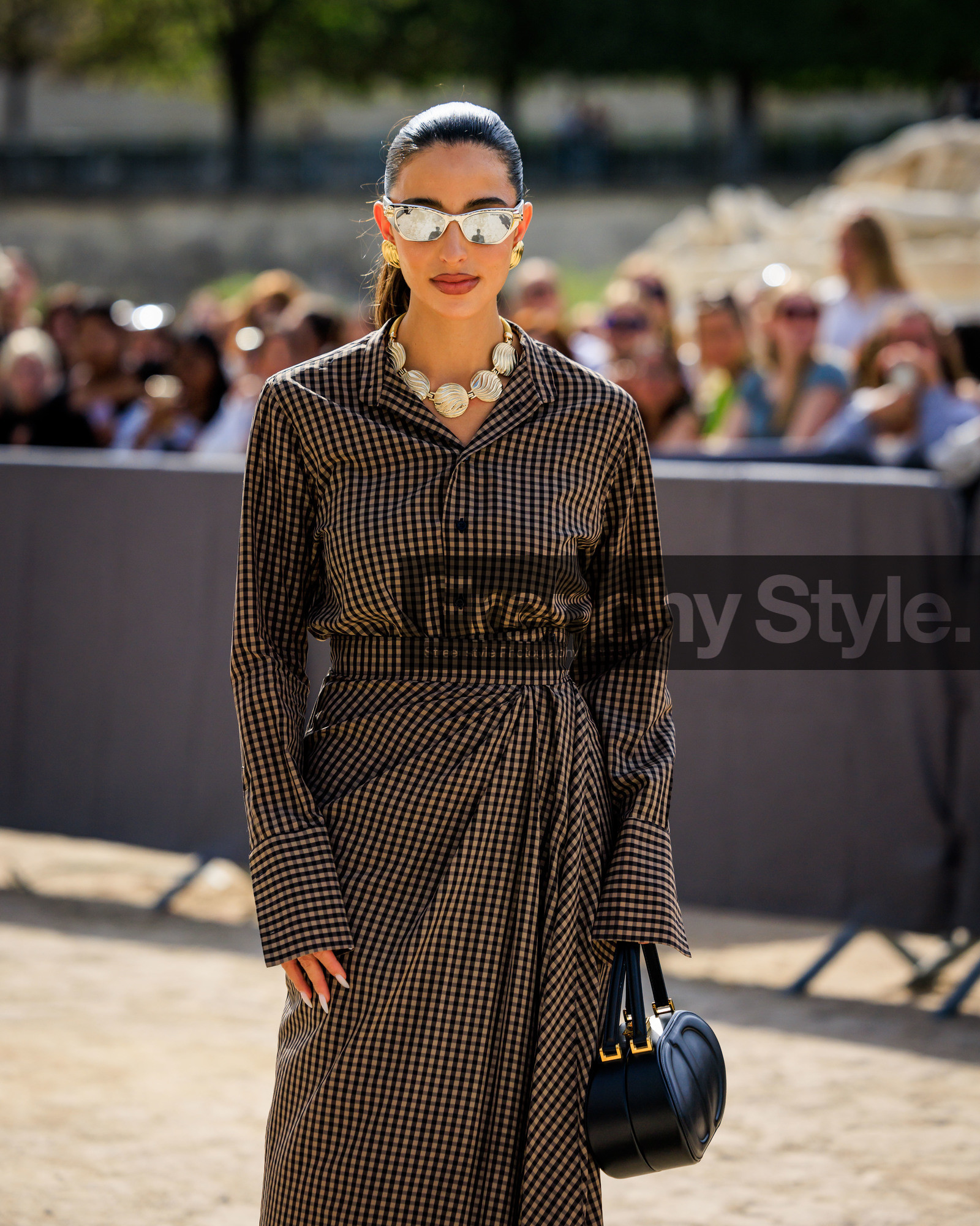 fashion week, frenchystyle, FW, jonathan paciullo, street style, PFW, PARIS, SPRING SUMMER 2024, SS 24, vertical, atmosphere details, detail