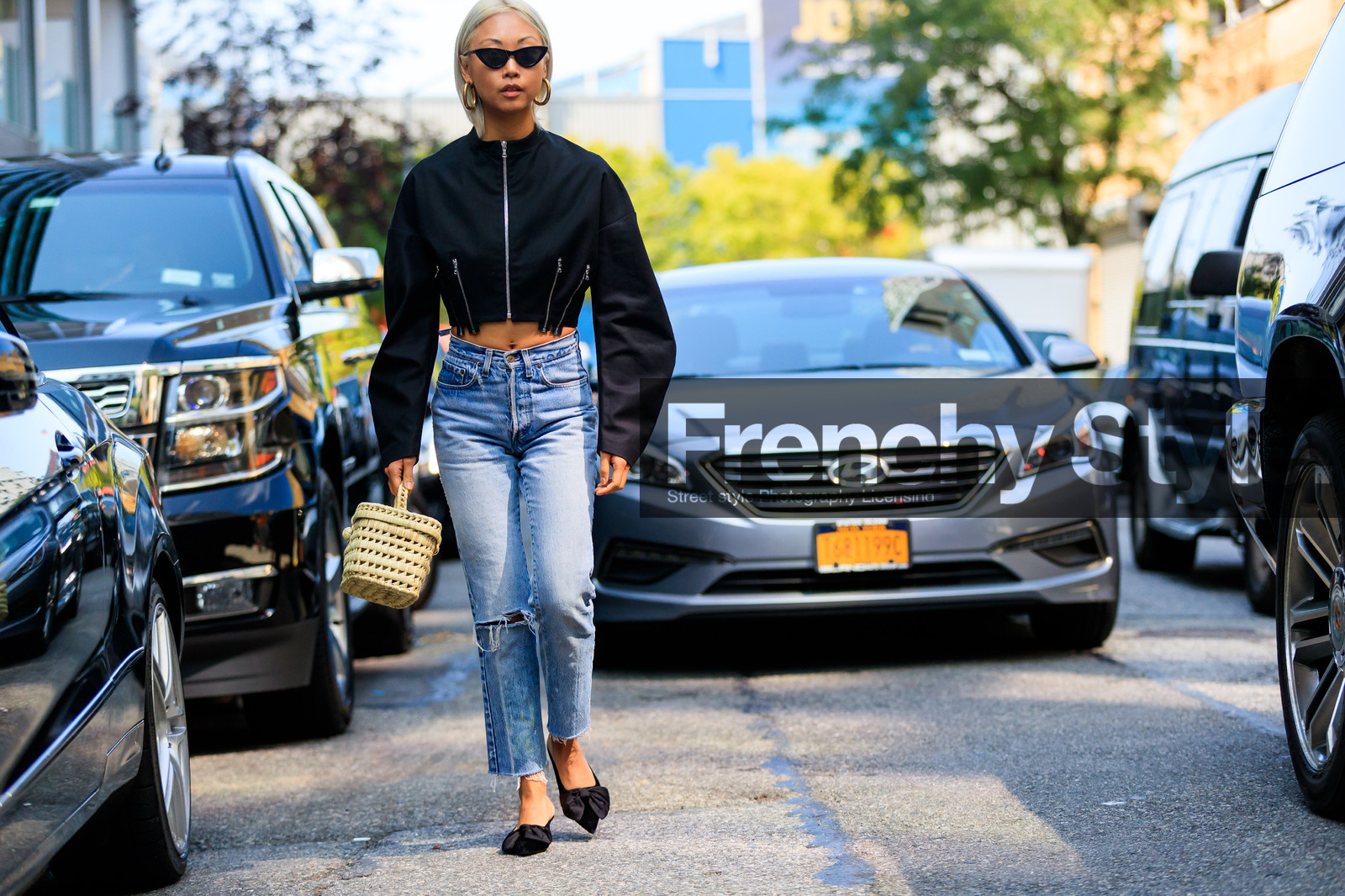 atmosphere details, basket, black jacket, black shoes, blue denim, denim pants, fashion week, frenchystyle, full length, FW, horizontal, jeans, jonathan paciullo, NEW YORK, NYFW, SPRING SUMMER 2018, SS 18, street style, sunglasses, trousers, vanessa hong