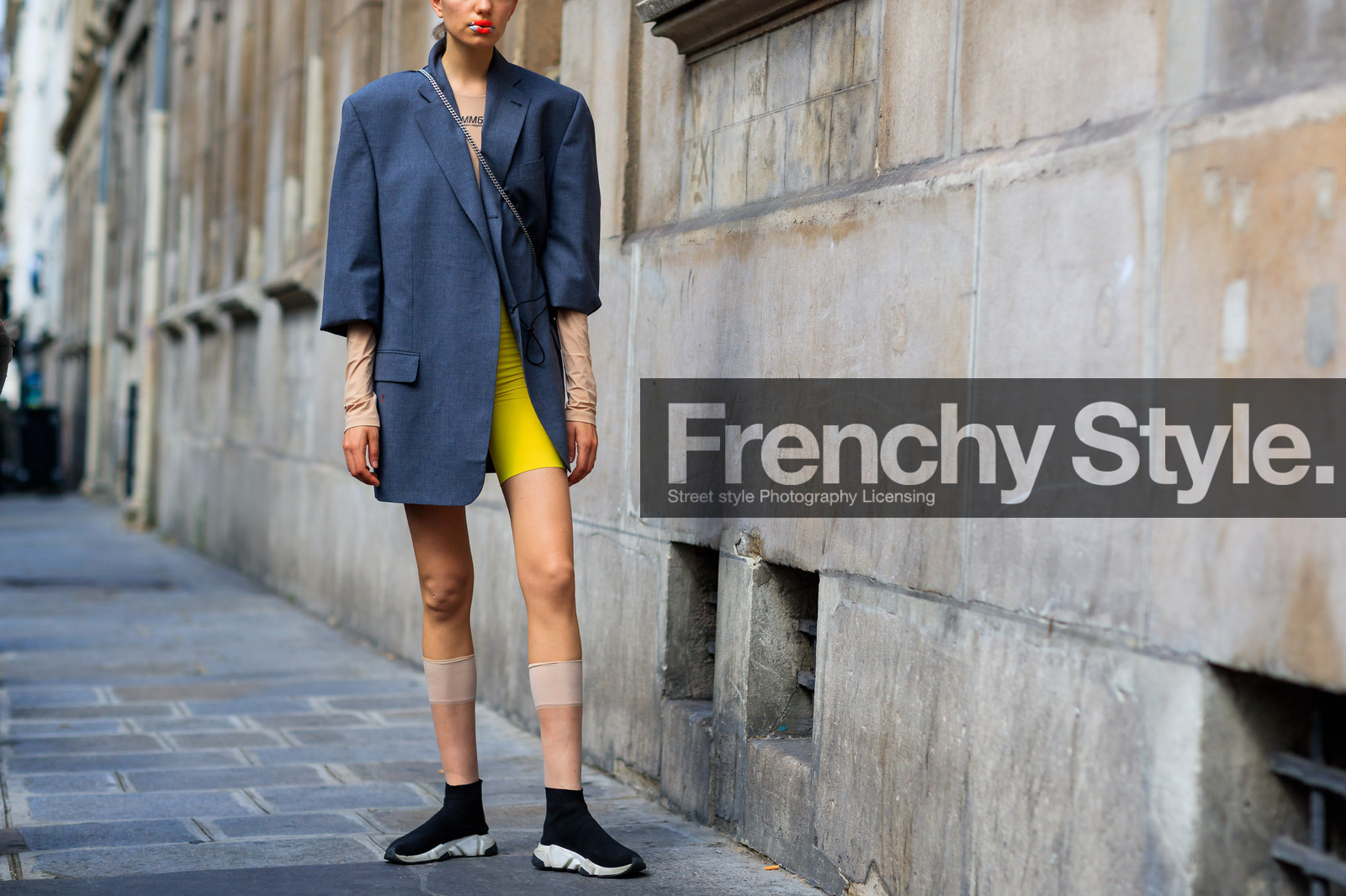 beige top, black shoes, black sneakers, blazer, grey jacket, leather shoes, maison martin margiela, oversize, ponytail, red lips, wet hair, yellow shorts, PFW, fashion week, frenchystyle, FW, jonathan paciullo, street style, PARIS, horizontal, atmosphere details, detail, model, AUTUMN WINTER 2018-2019, FALL WINTER 2018-2019, FW 18-19
