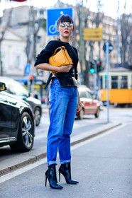 AUTUMN WINTER 2017-2018, AW 17-18, black belt, black shoes, black sweater, blue denim, denim pants, evangelie smyrniotaki, FALL WINTER 2017-2018, fashion week, frenchystyle, full length, FW, FW 17-18, high heels, jeans, jonathan paciullo, leather bag, leather belt, leather shoes, MFW, MILAN, street style, sunglasses, trousers, vertical, yellow bag