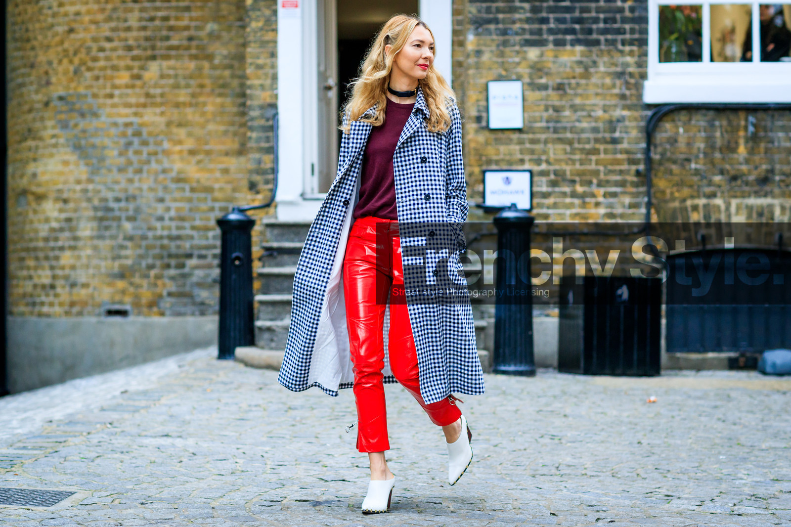 atmosphere details, AUTUMN WINTER 2017-2018, AW 17-18, bordeaux, burgundy, checked coat, choker, detail, FALL WINTER 2017-2018, fashion week, frenchystyle, FW, FW 17-18, gingham, high heels, horizontal, jonathan paciullo, leather pants, leather shoes, LFW, LONDON, necklace, plaid, red lips, red pants, red sweater, roberta benteler, street style, studs, trousers, vinyl, white shoes
