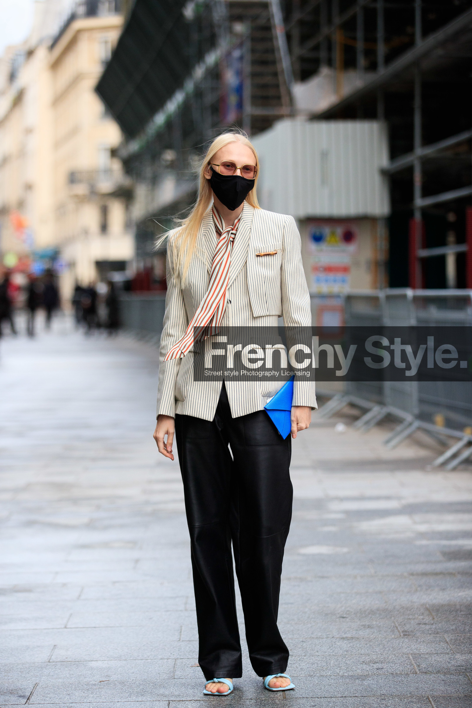 white jacket, striped blouse, striped jacket, lavalliere collar, red blouse, metalic frame glasses, smoked sunglasses, blue leather clutch, green blouse, black leather pants, loose pants, covid face mask, PARIS, PFW, fashion week, frenchystyle, FW, jonathan paciullo, street style, SPRING SUMMER 2021, SS 21, vertical, full length