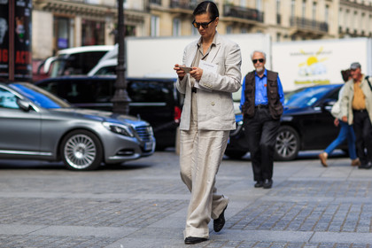 atmosphere details, beige jacket, beige pants, beige shirt, blazer, fashion week, frenchystyle, full length, FW, high waist, horizontal, jonathan paciullo, MENSWEAR, oversize, PARIS, PFW, SPRING SUMMER 2017, SS 17, street style, sunglasses, tone on tone, total look beige, trousers, wide pants
