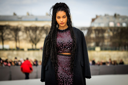sequins dress, dior, dreadlocks, hairstyle, black coat, purple dress, cropped top, midi skirt, sharon alexie, fashion week, frenchystyle, FW, jonathan paciullo, street style, AUTUMN WINTER 2022-2023, FALL WINTER 2022_2023, FW 22-23, PFW, PARIS, horizontal, atmosphere details, detail