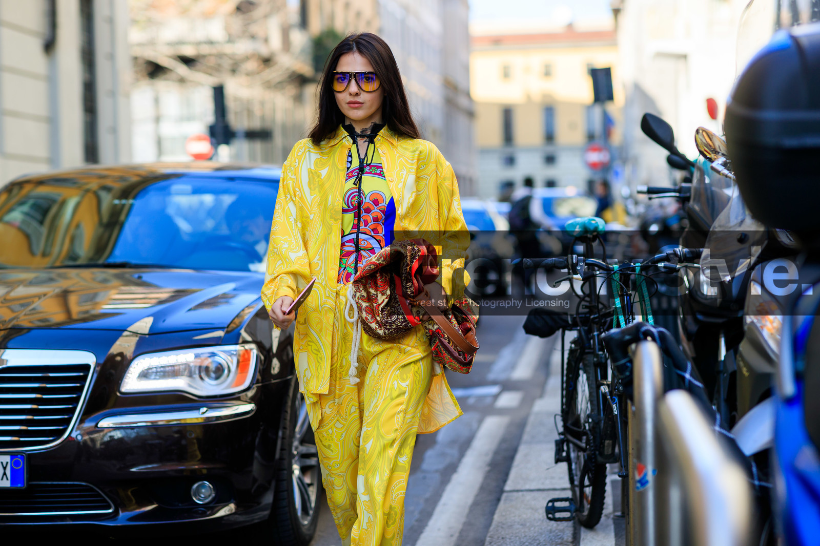 doina ciobanu, etro, graphic bag, graphic jacket, graphic pants, graphic top, leather bag, multicolor bag, printed bag, printed jacket, printed pants, printed top, sunglasses, trousers, yellow jacket, yellow pants, yellow top, MILAN, MFW, fashion week, frenchystyle, FW, jonathan paciullo, street style, AUTUMN WINTER 2019-2020, AW 19-20, FALL WINTER 2019-2020, FW 19-20, atmosphere details, detail, horizontal