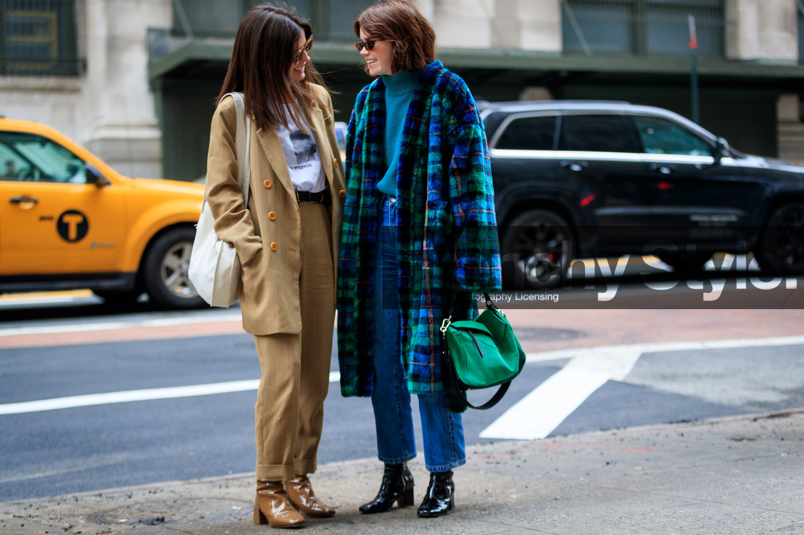 beige coat, beige jacket, beige pants, beige shoes, beige suit, black shoes, blue denim, blue sweater, checked, corduroy, denim pants, Fur coat, graphic jacket, green bag, green coat, jeans, leather bag, leather shoes, loewe, plaid, printed jacket, printed t shirt, sunglasses, tartan, trousers, varnished leather shoes, white bag, white t shirt, street style, jonathan paciullo, FW, frenchystyle, fashion week, NYFW, NEW YORK, AUTUMN WINTER 2018-2019, AW 18-19, FALL WINTER 2018-2019, FW 18-19, atmosphere details, horizontal, full length, molly and reese blustein