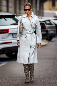 bag, beige bag, beige boots, belted coat, black sunglasses, boots, coat, grey coat, grey trench, leather bag, leather boots, leather coat, leather trench, long coat, print, printed bag, printed boots, sunglasses, trenchcoat, fashion week, frenchystyle, FW, jonathan paciullo, street style, SPRING SUMMER 2022, SS 22, MFW, MILAN, vertical, full length
