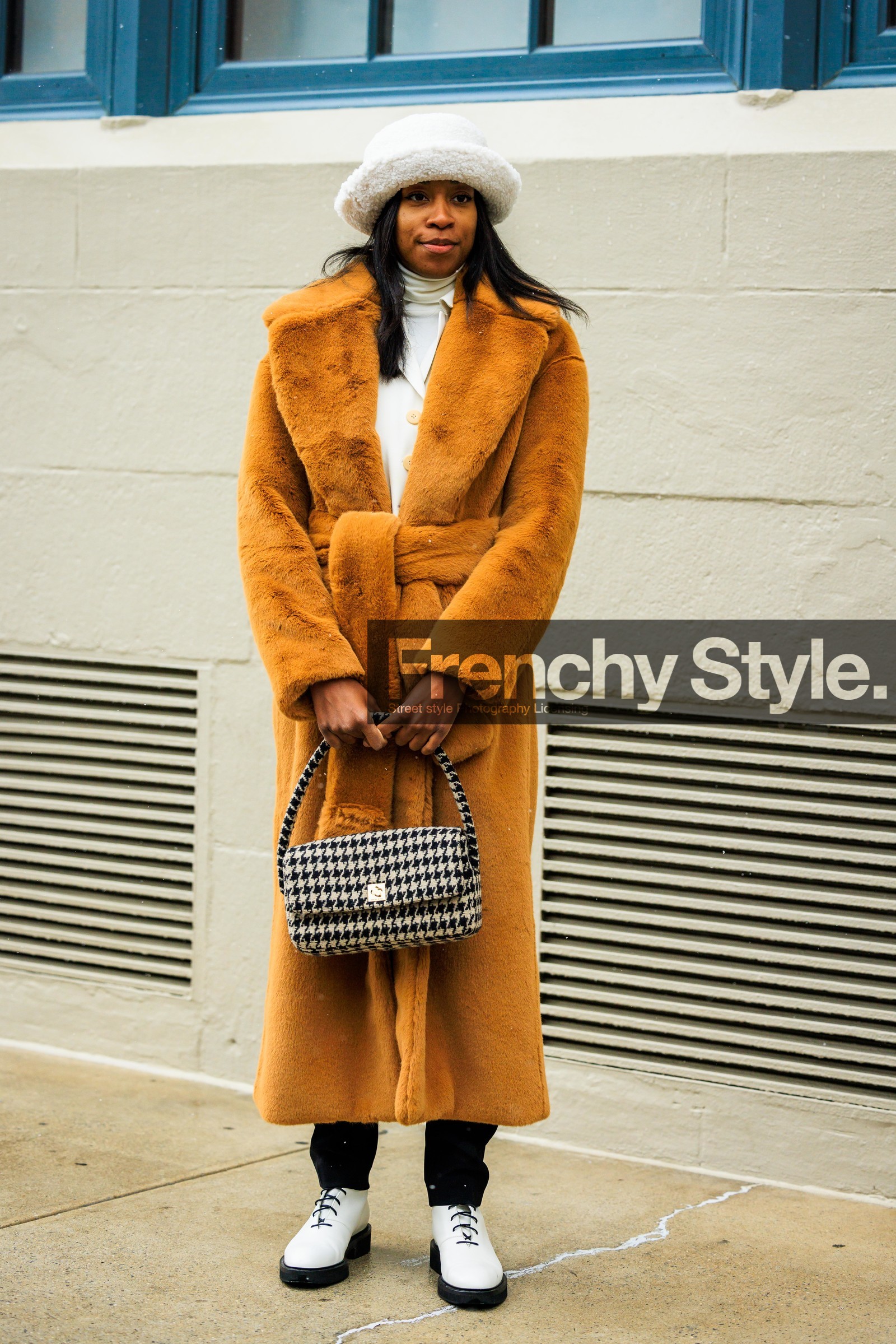 furry look, furry winter look, camel coat, furry coat, tweed handbag, tweed print bag, white boots, white laced boots, leather whiter boots, white turtle neck, furry hat, white hat, chrissy rutherford, fashion week, frenchystyle, FW, jonathan paciullo, street style, NYFW, NEW YORK, AUTUMN WINTER 2022-2023, FALL WINTER 2022_2023, FW 22-23, vertical, full length